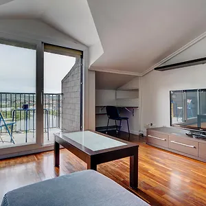 Luminoso Atico Con Terraza, Irun, Parking, 4pax Appartement